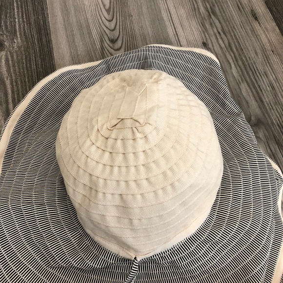 Panama Jack Cream Wide-Brimmed‎ Sun Hat with Wavy Edges - Picture 6 of 6